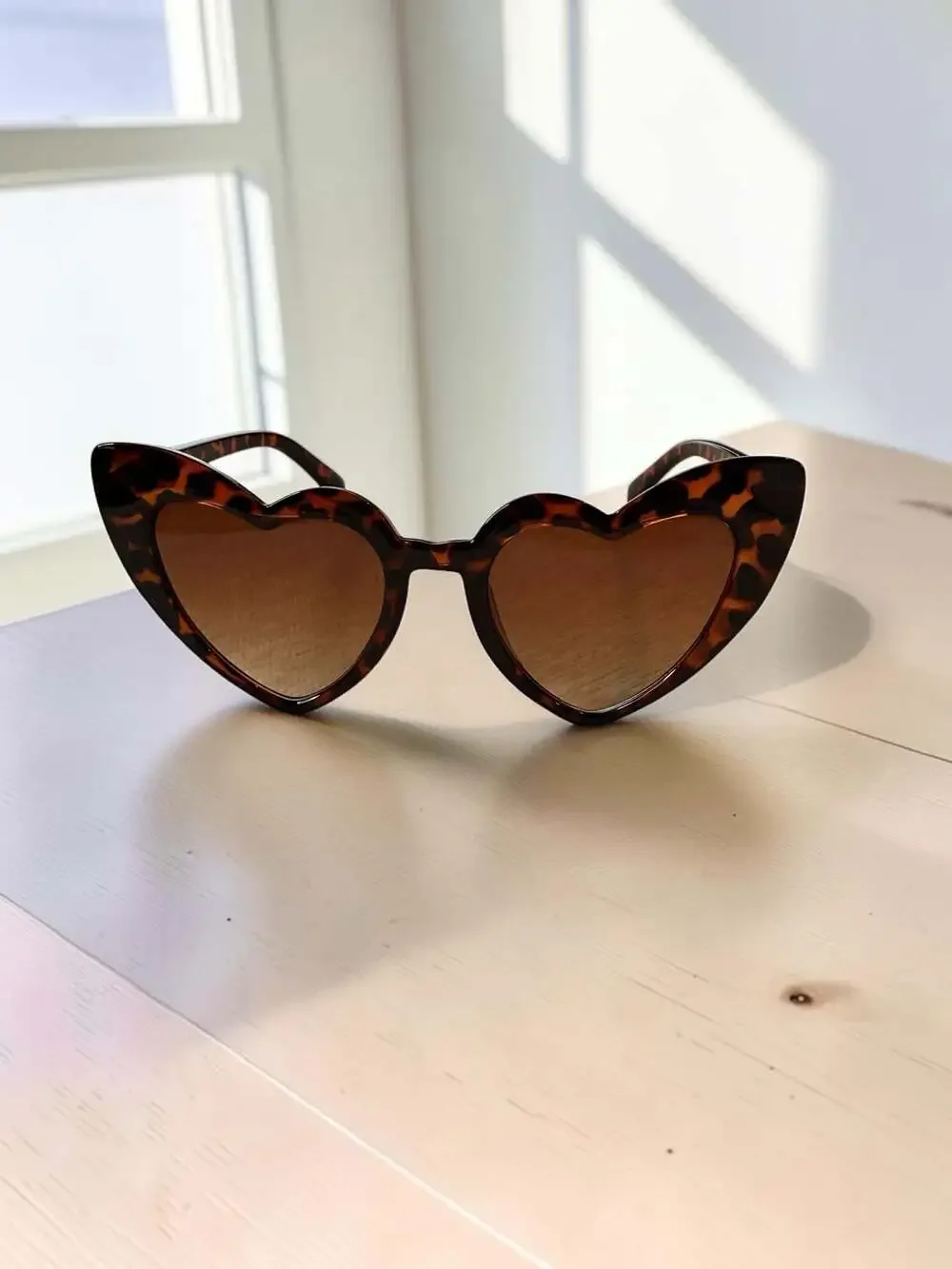 Retro Tortoise Shell Heart Shaped Cat-Eye Sunglasses
